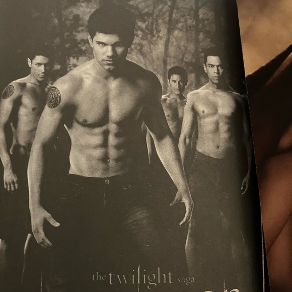 New Moon Paperback Book Poster Limited Tie In Movie Edition by Stephenie Meyer - Picture 10 of 17